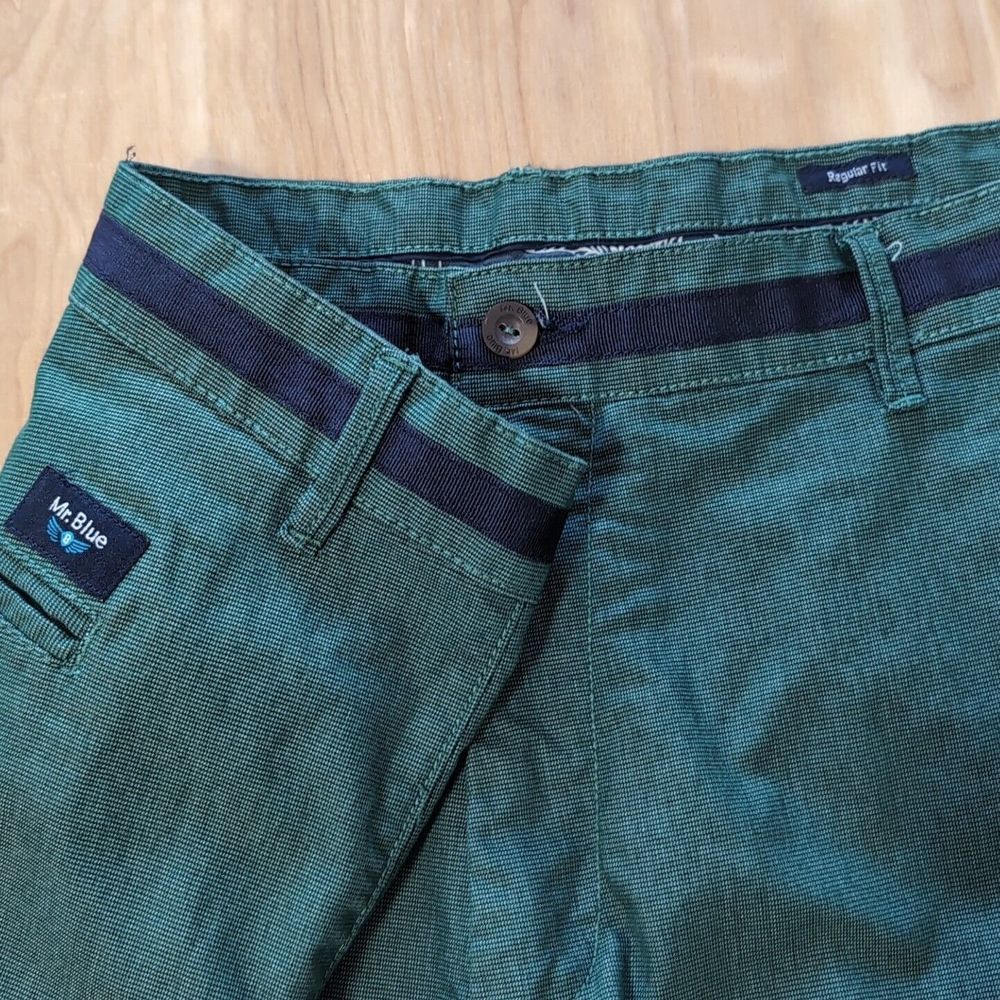 Mr. Blue Regular Fit Green Shorts 42w x 9.5"In Blue Accent Stretch Spandex‎